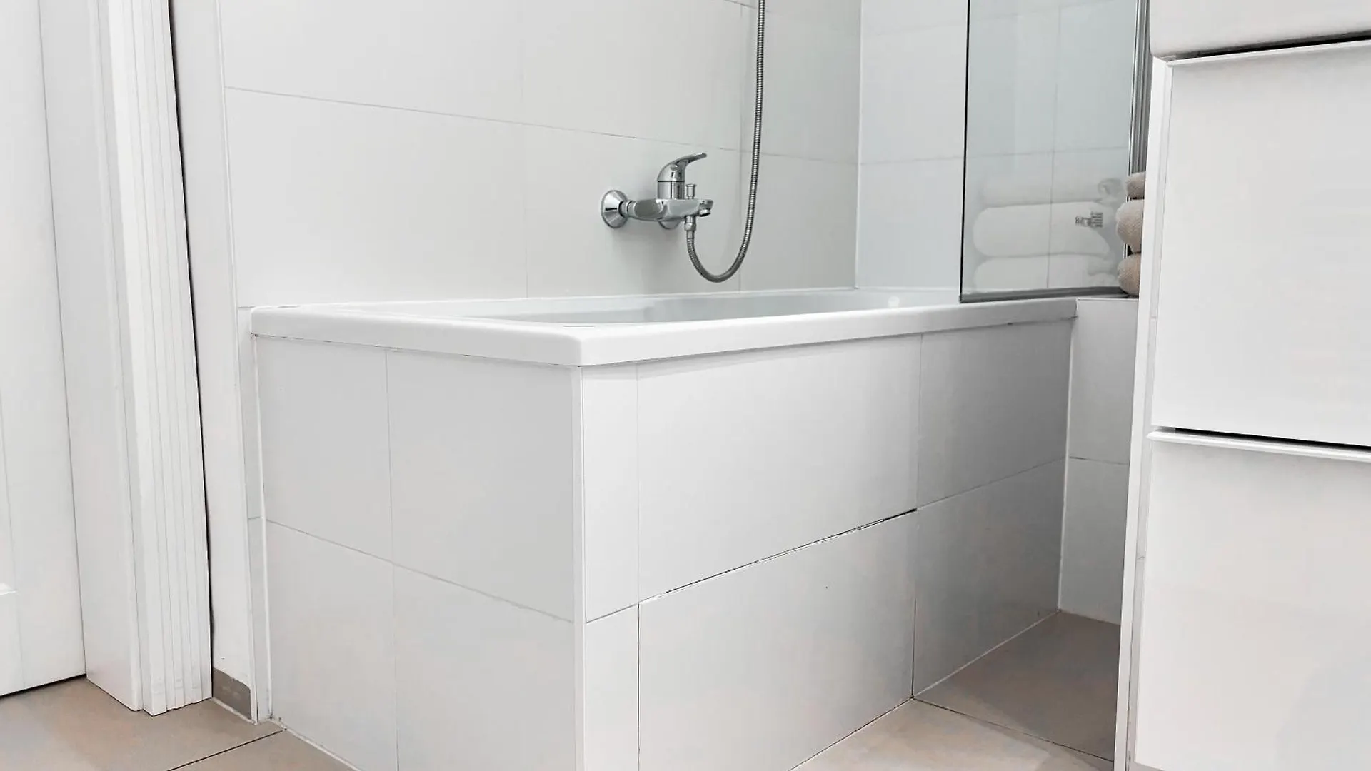 Chic 1-Br Apartment - Perfect Location Vienna Austria