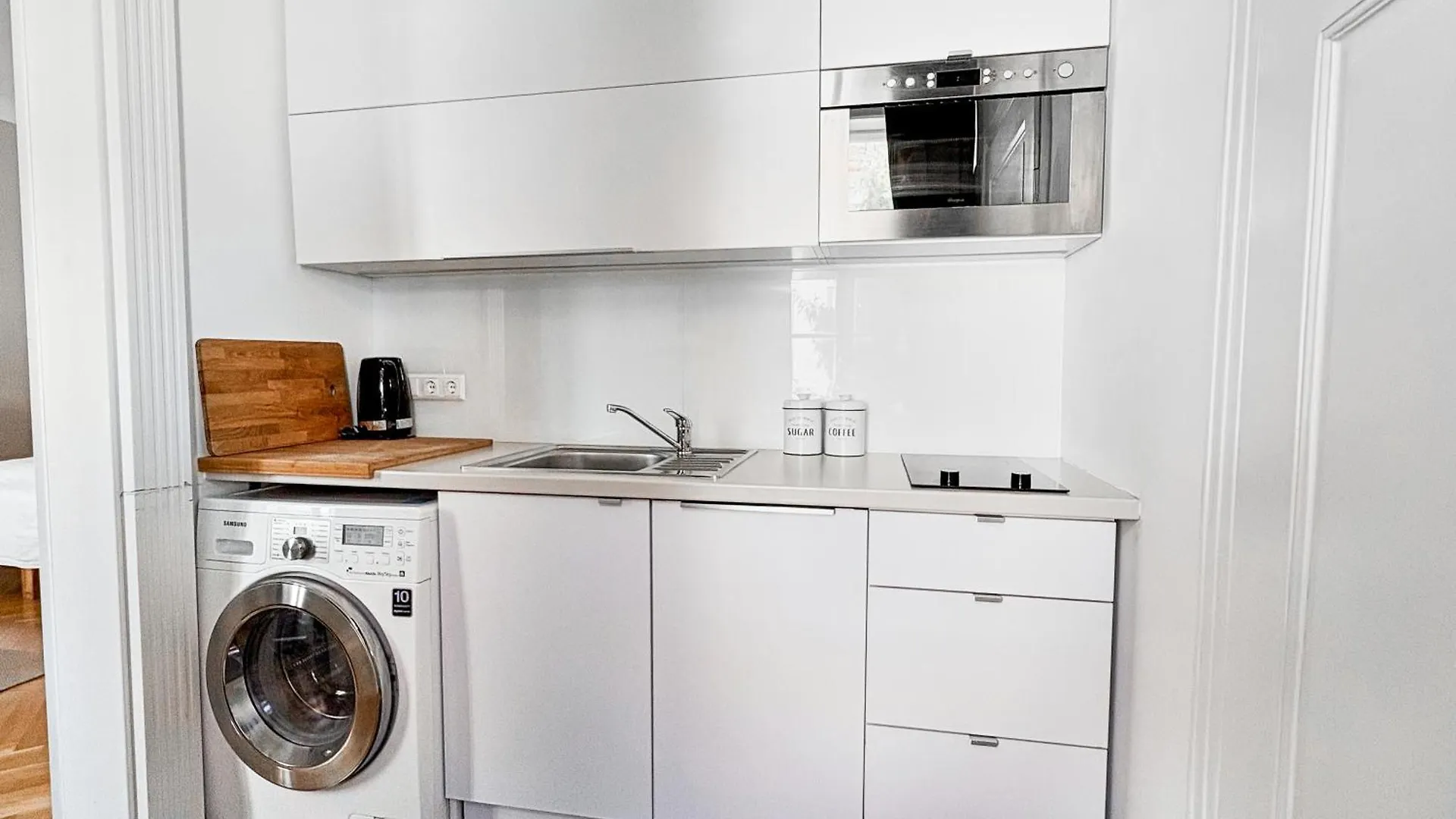 Chic 1-Br Apartment - Perfect Location Vienna 0*,  Austria